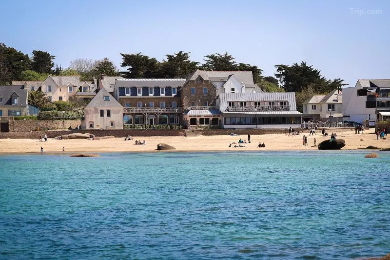 Logis Hôtel Saint Guirec Et de La Plage